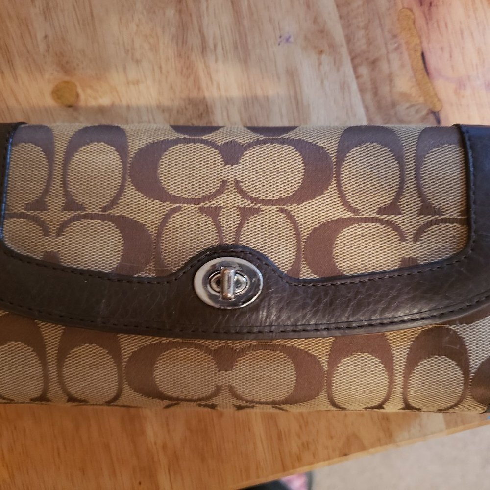 ❤Coach wallet w/ checkbook holder